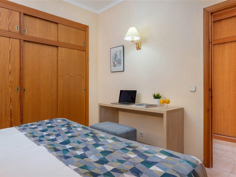 Apartamentos Carlos V Alcudia  Bagian luar foto