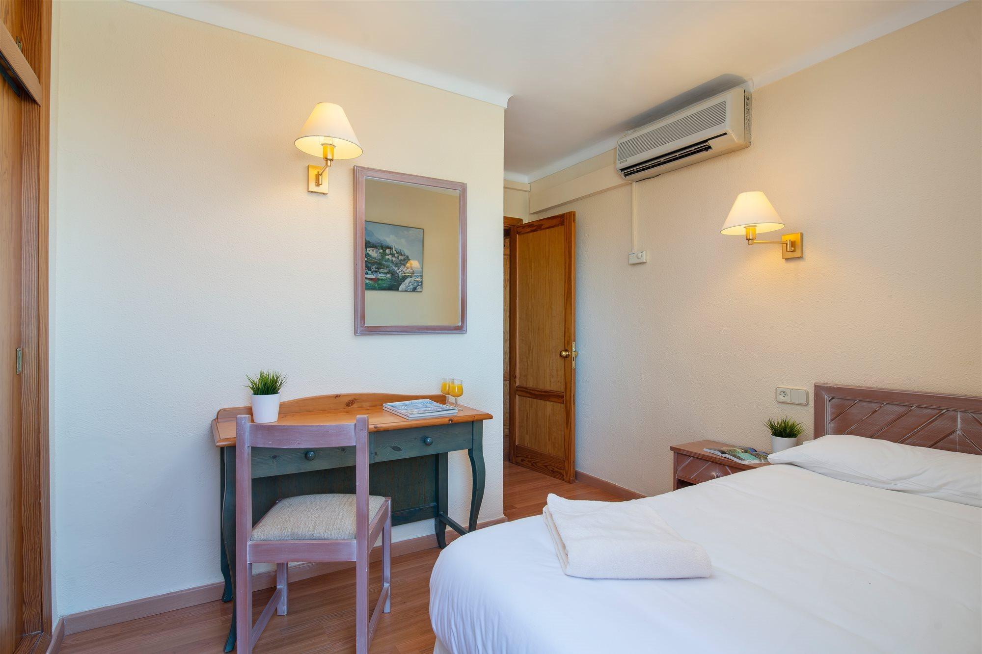 Apartamentos Carlos V Alcudia  Bagian luar foto