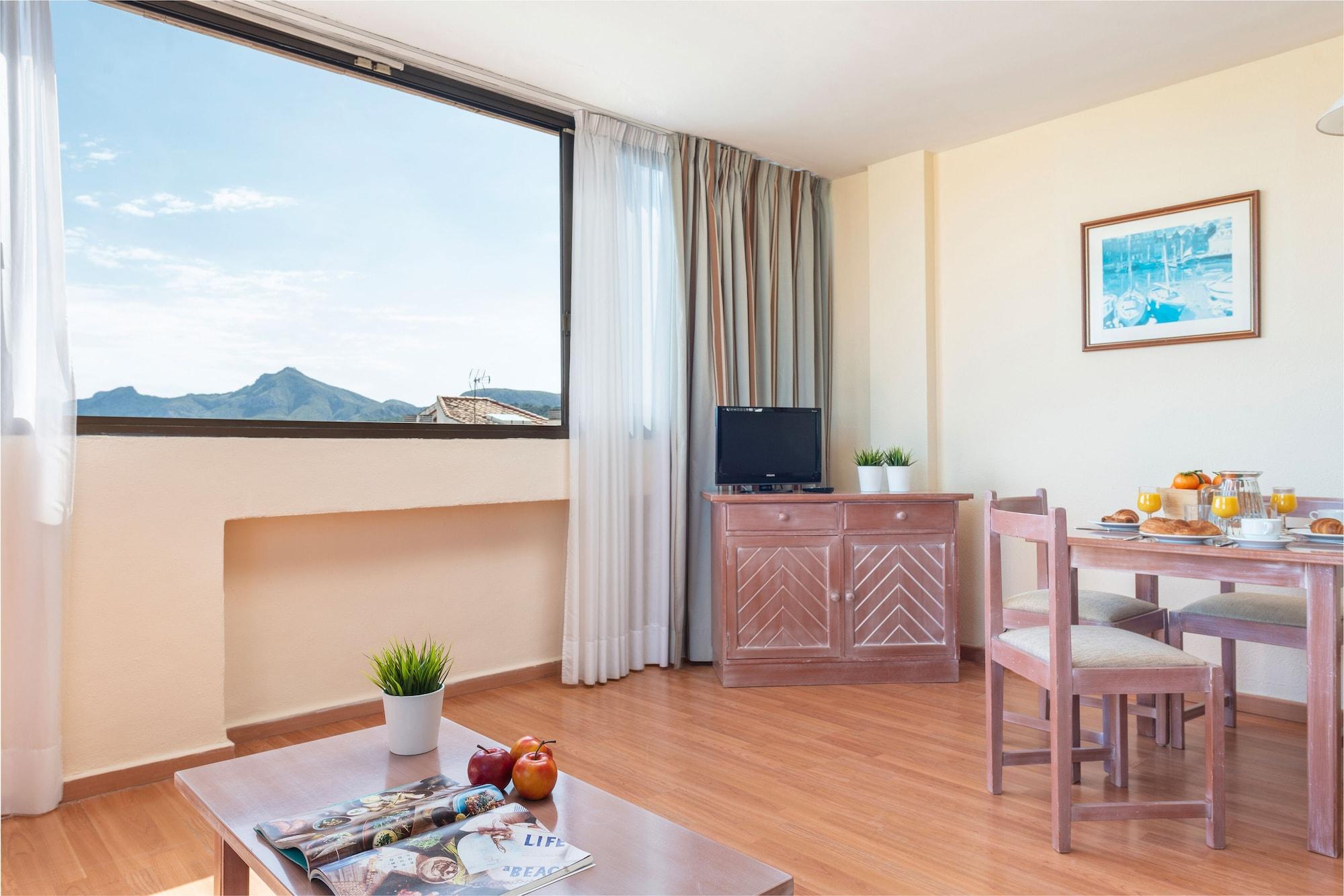 Apartamentos Carlos V Alcudia  Bagian luar foto