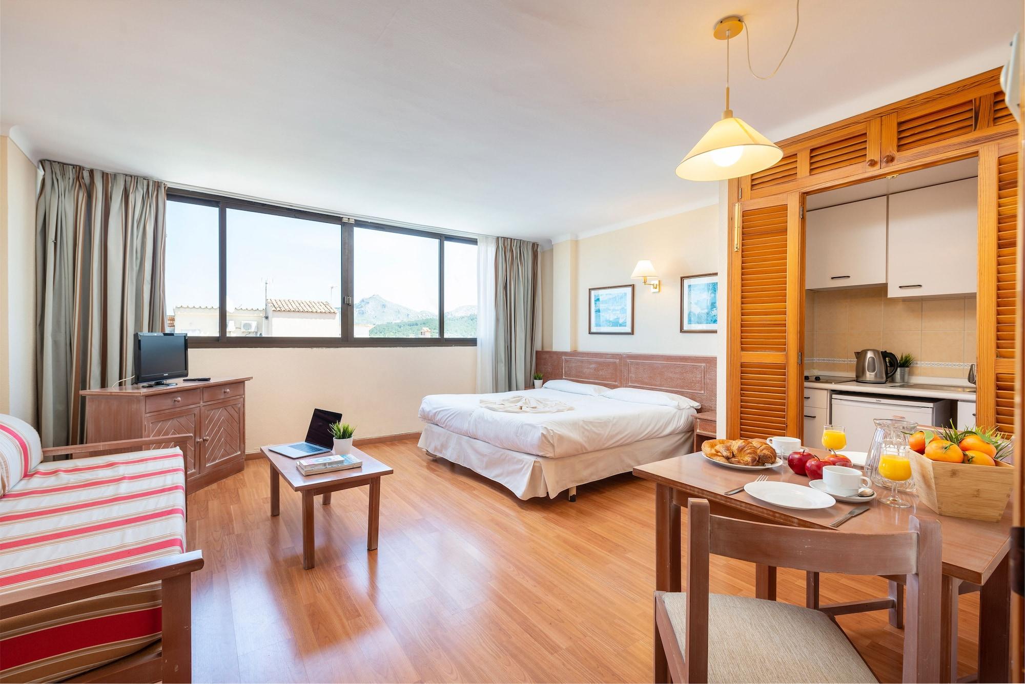 Apartamentos Carlos V Alcudia  Bagian luar foto