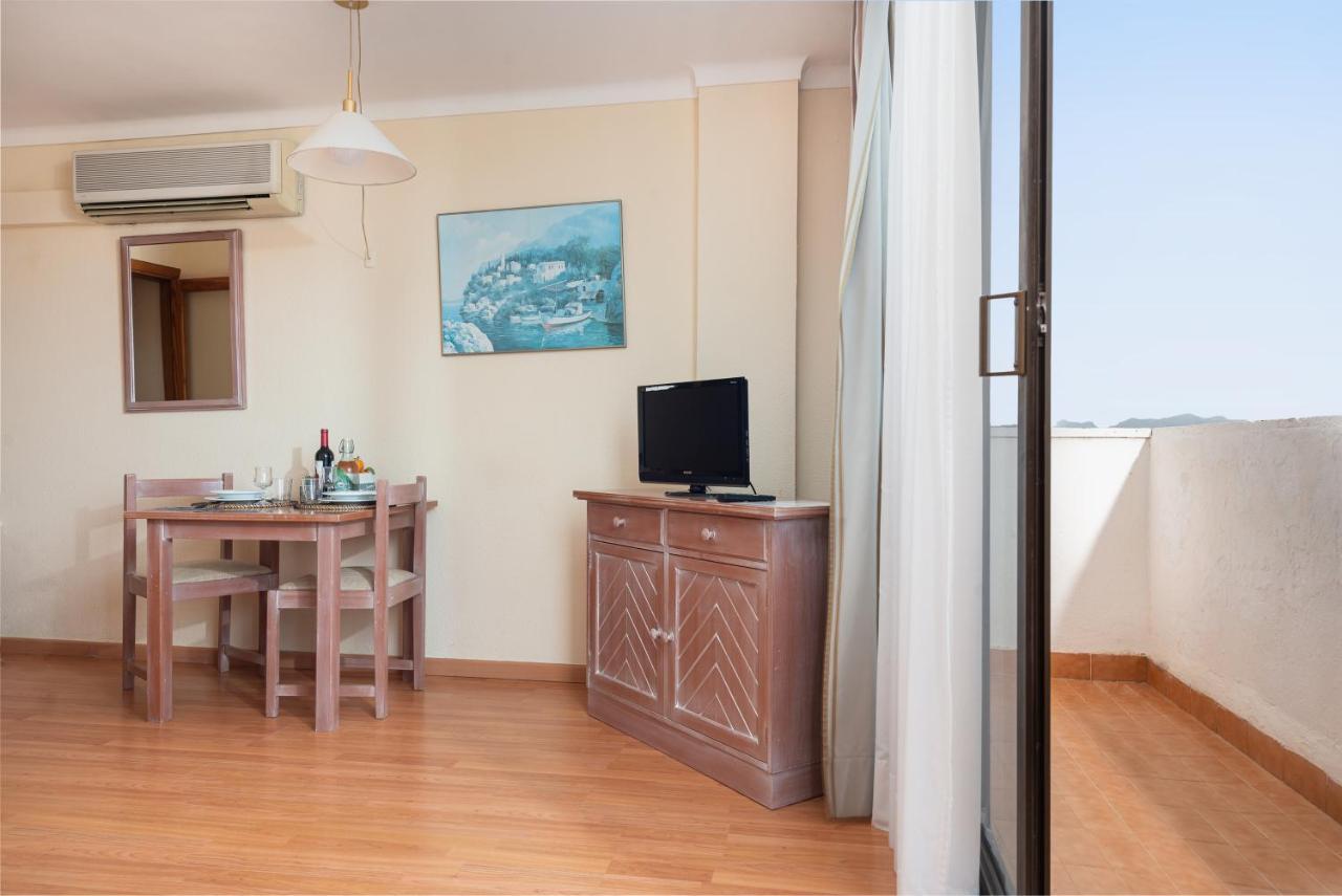 Apartamentos Carlos V Alcudia  Bagian luar foto