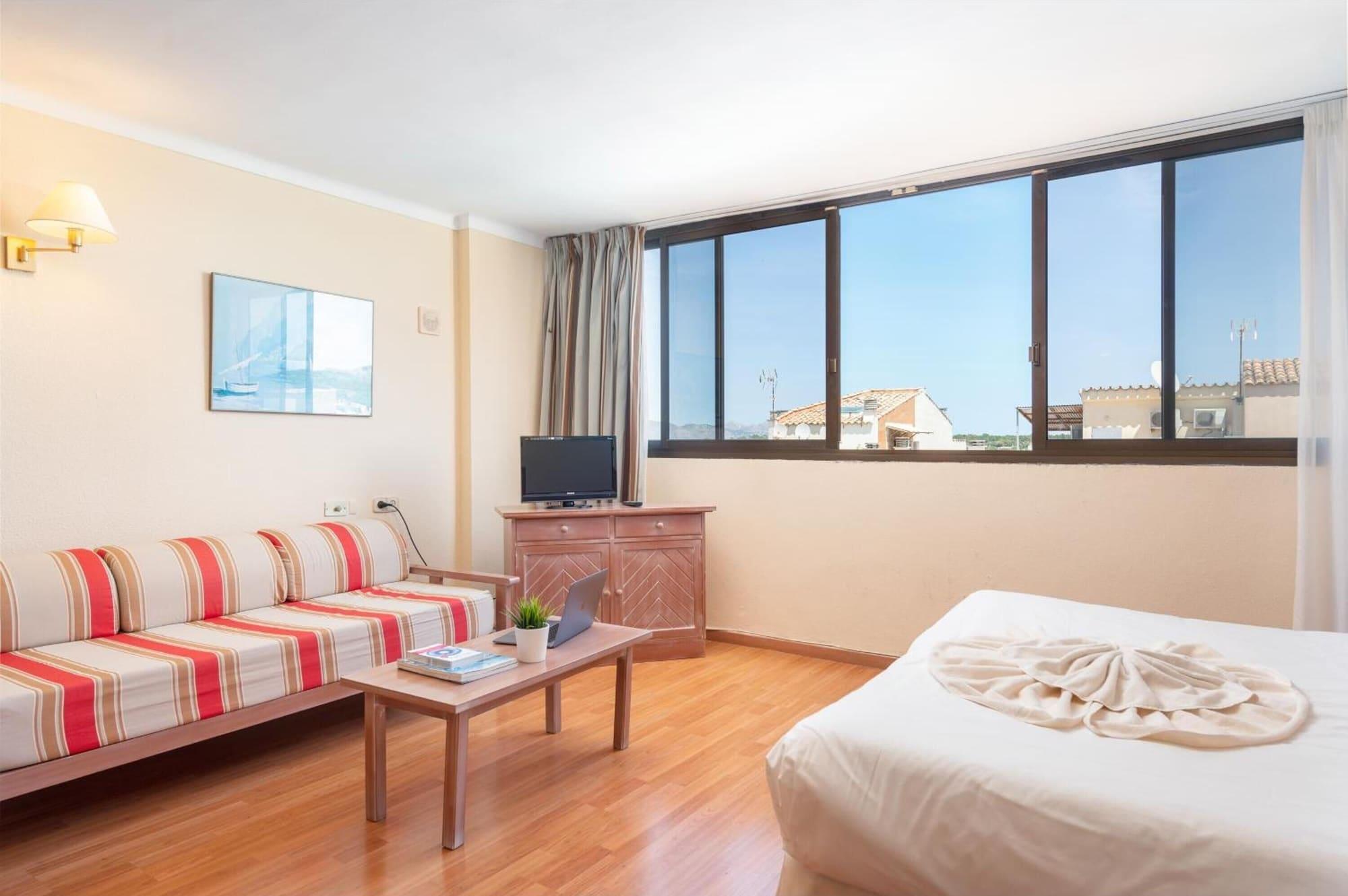 Apartamentos Carlos V Alcudia  Bagian luar foto