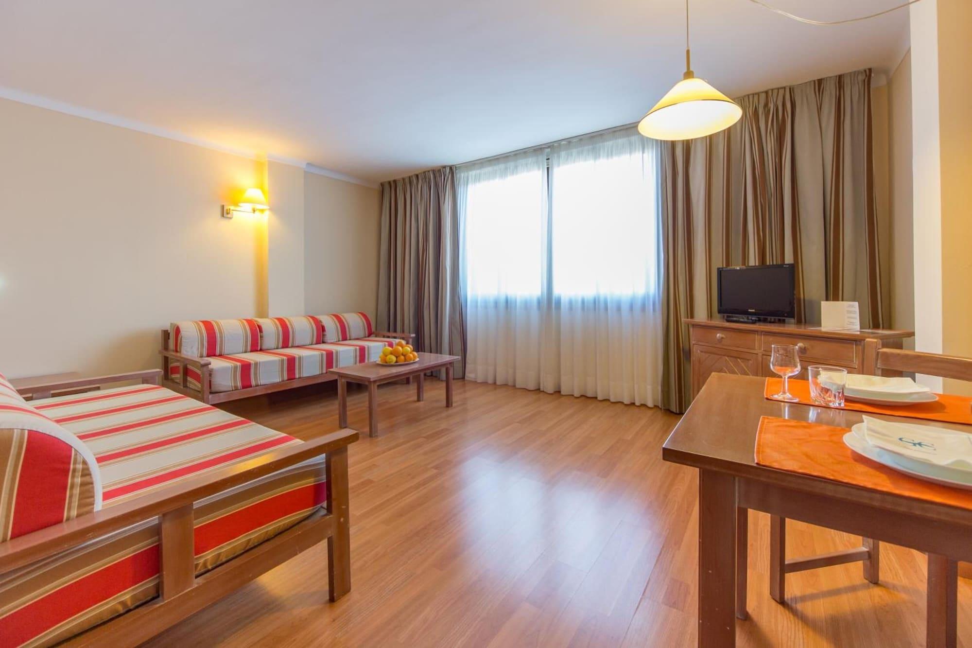 Apartamentos Carlos V Alcudia  Bagian luar foto