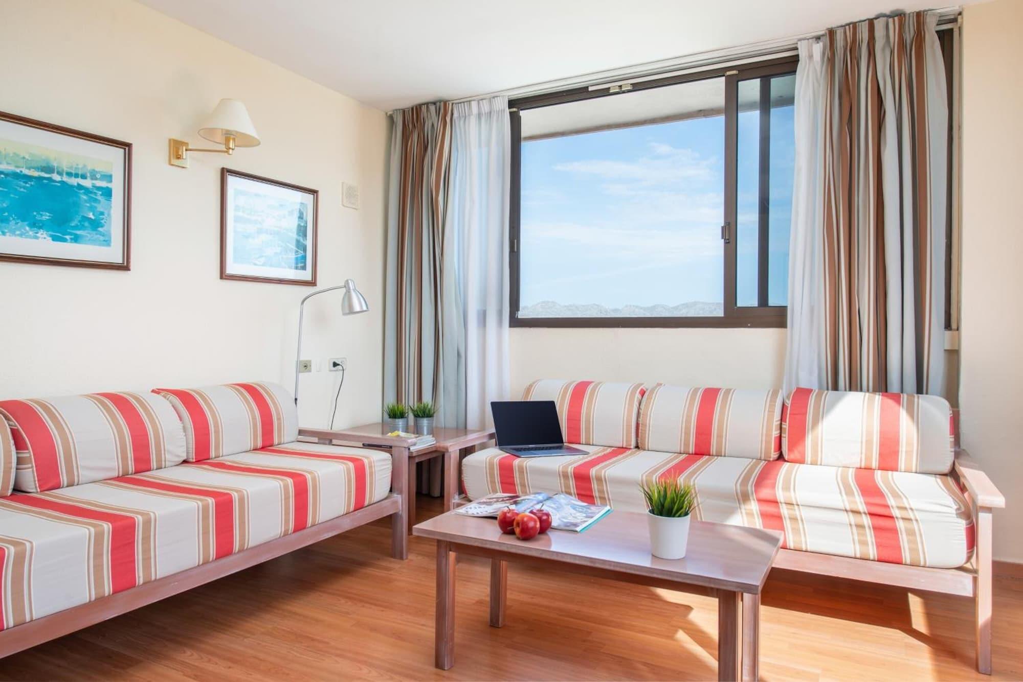 Apartamentos Carlos V Alcudia  Bagian luar foto
