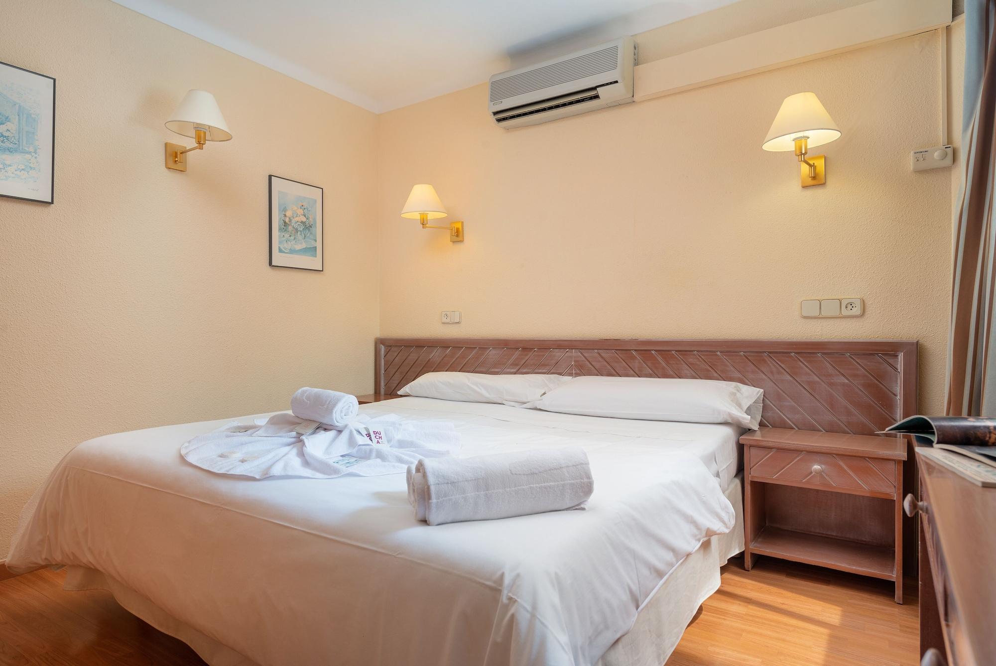 Apartamentos Carlos V Alcudia  Bagian luar foto