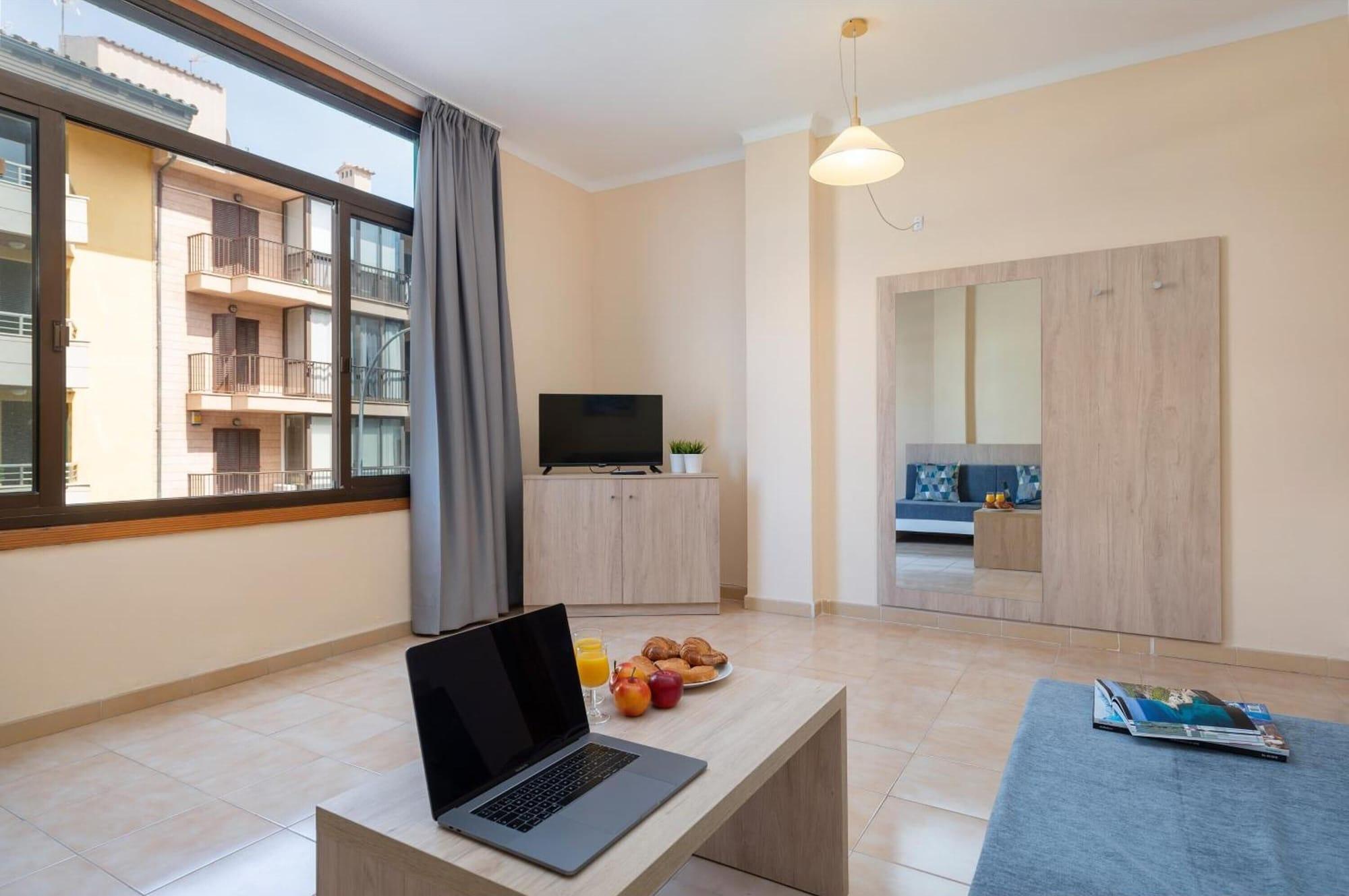 Apartamentos Carlos V Alcudia  Bagian luar foto