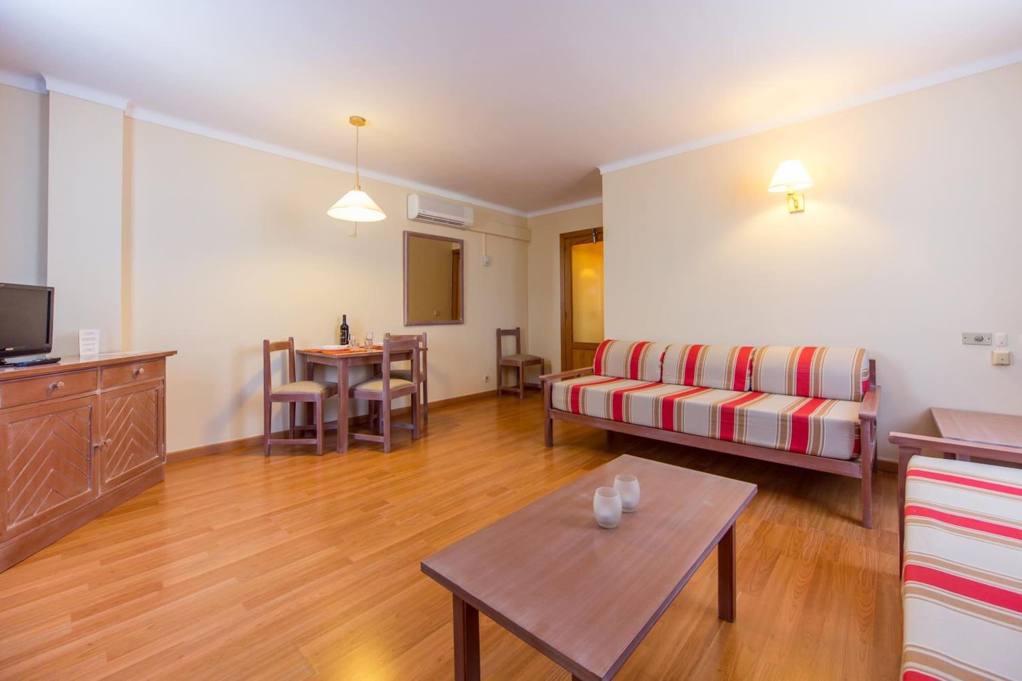 Apartamentos Carlos V Alcudia  Bagian luar foto