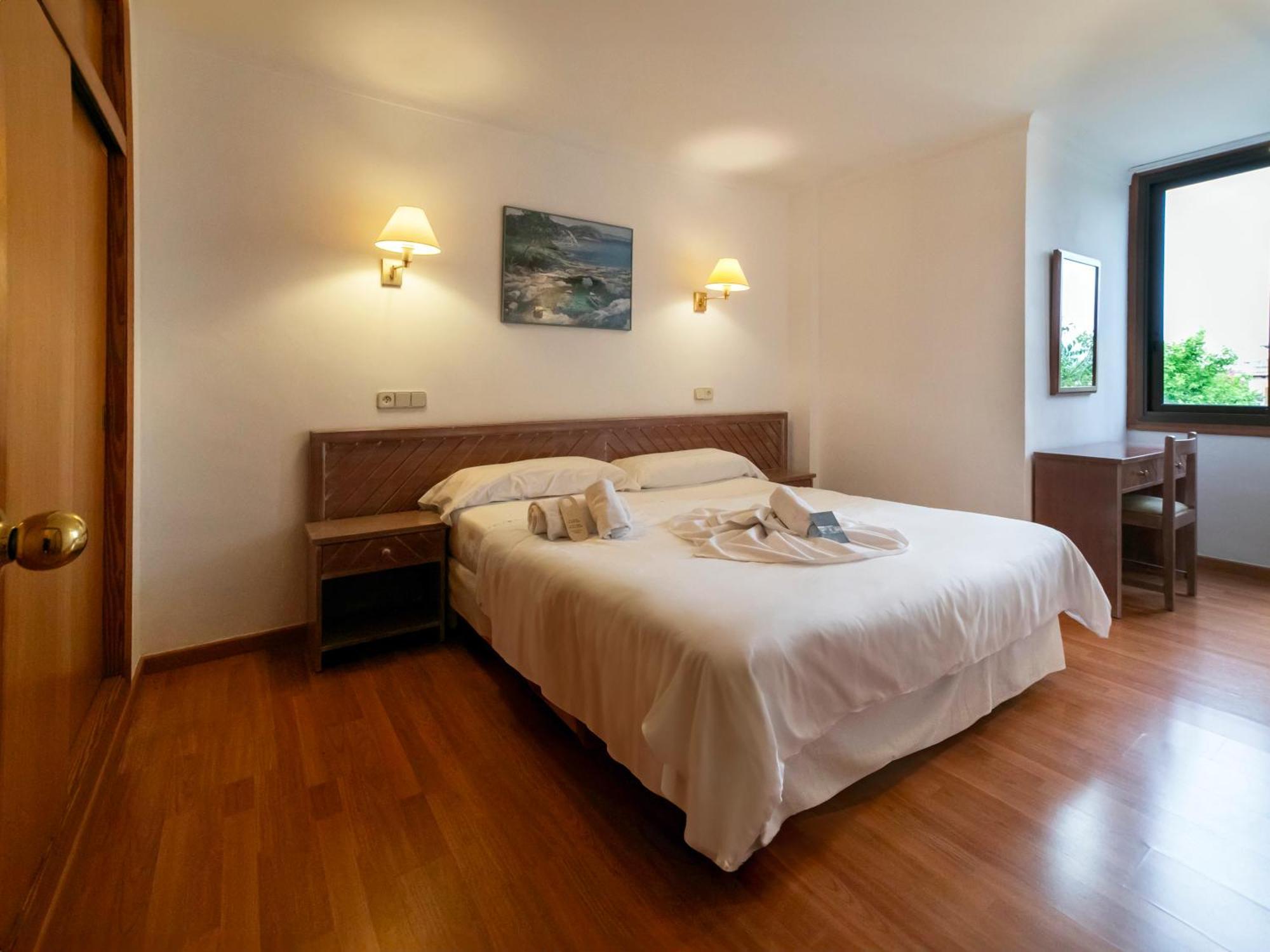 Apartamentos Carlos V Alcudia  Bagian luar foto