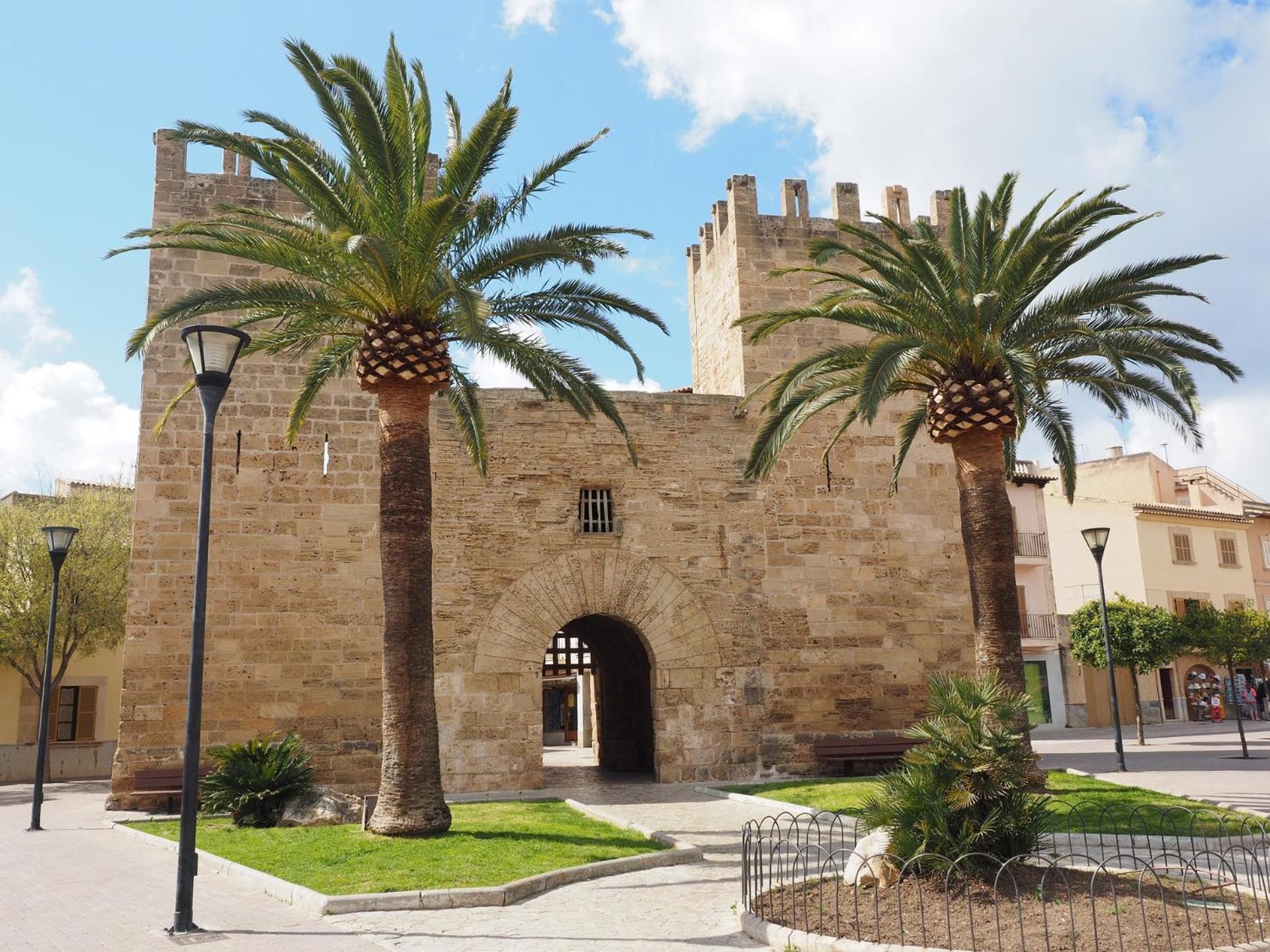 Apartamentos Carlos V Alcudia  Bagian luar foto
