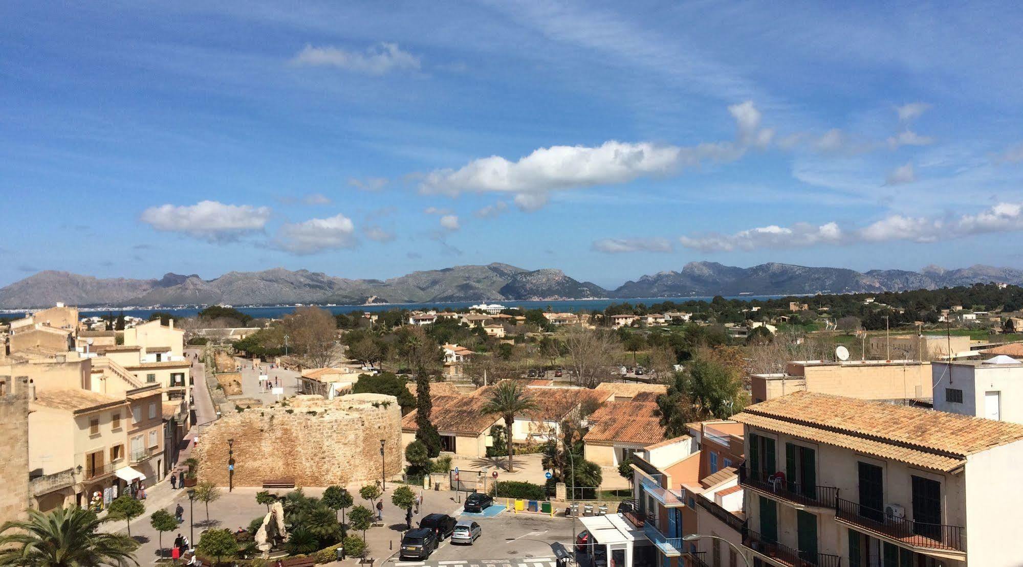Apartamentos Carlos V Alcudia  Bagian luar foto