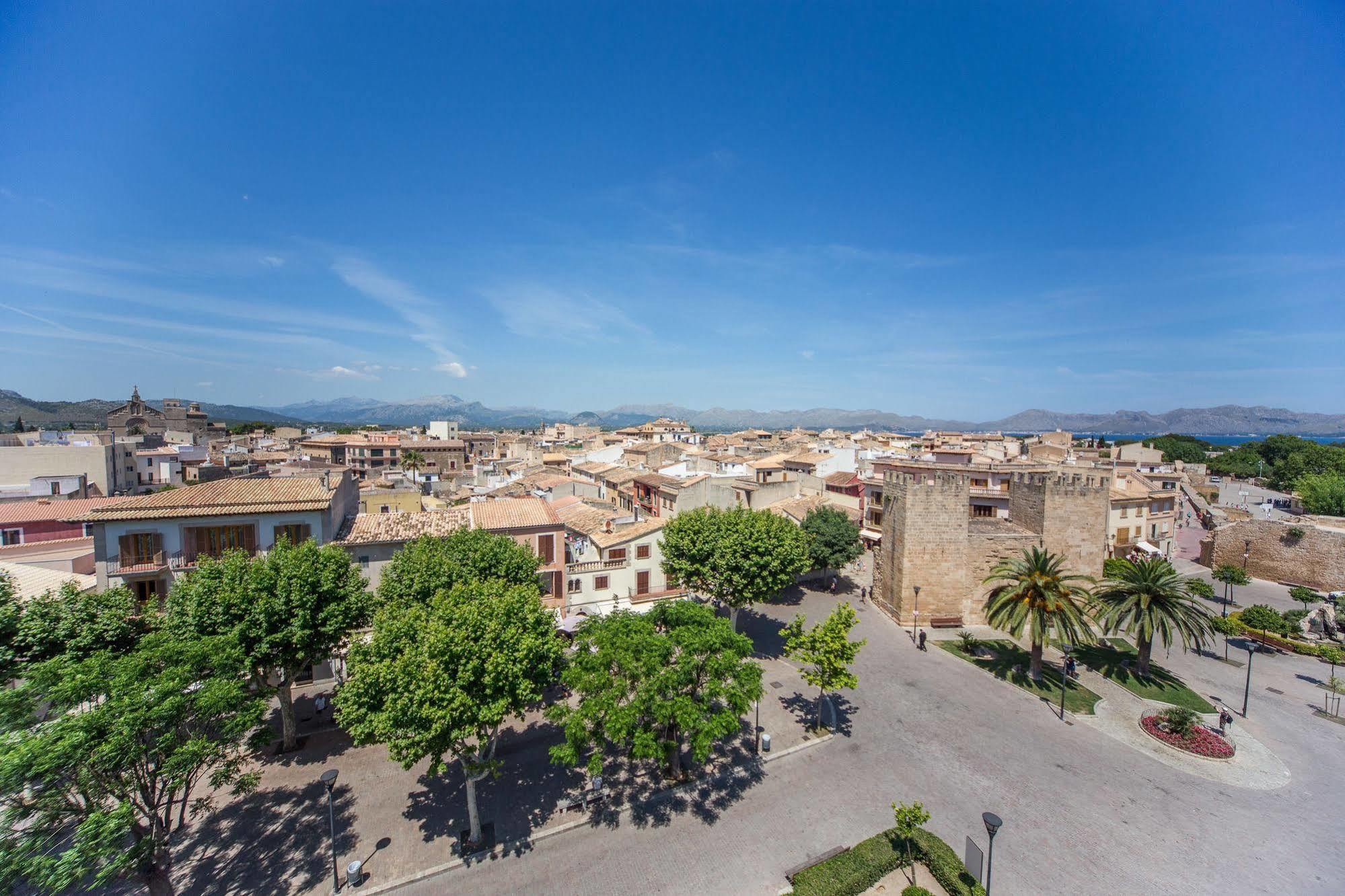 Apartamentos Carlos V Alcudia  Bagian luar foto