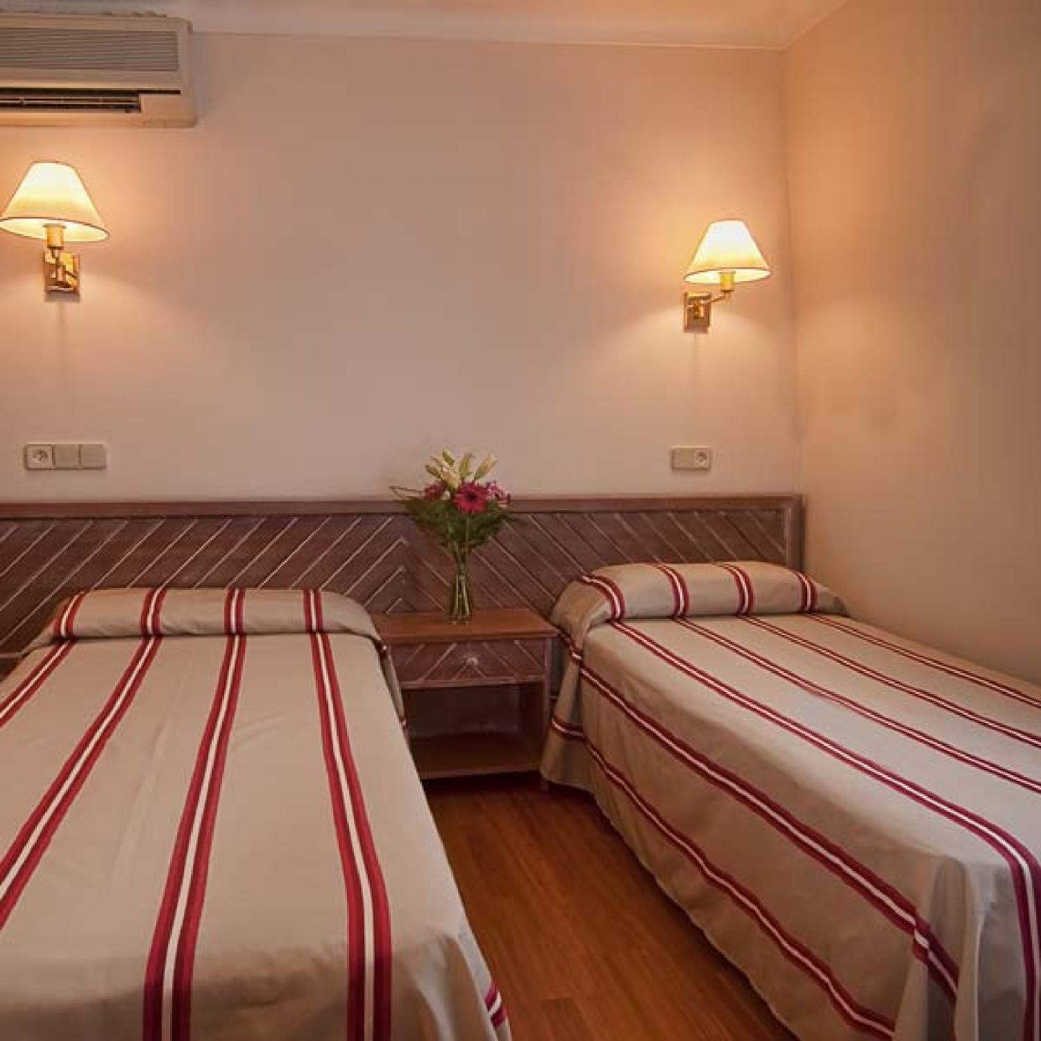 Apartamentos Carlos V Alcudia  Bagian luar foto
