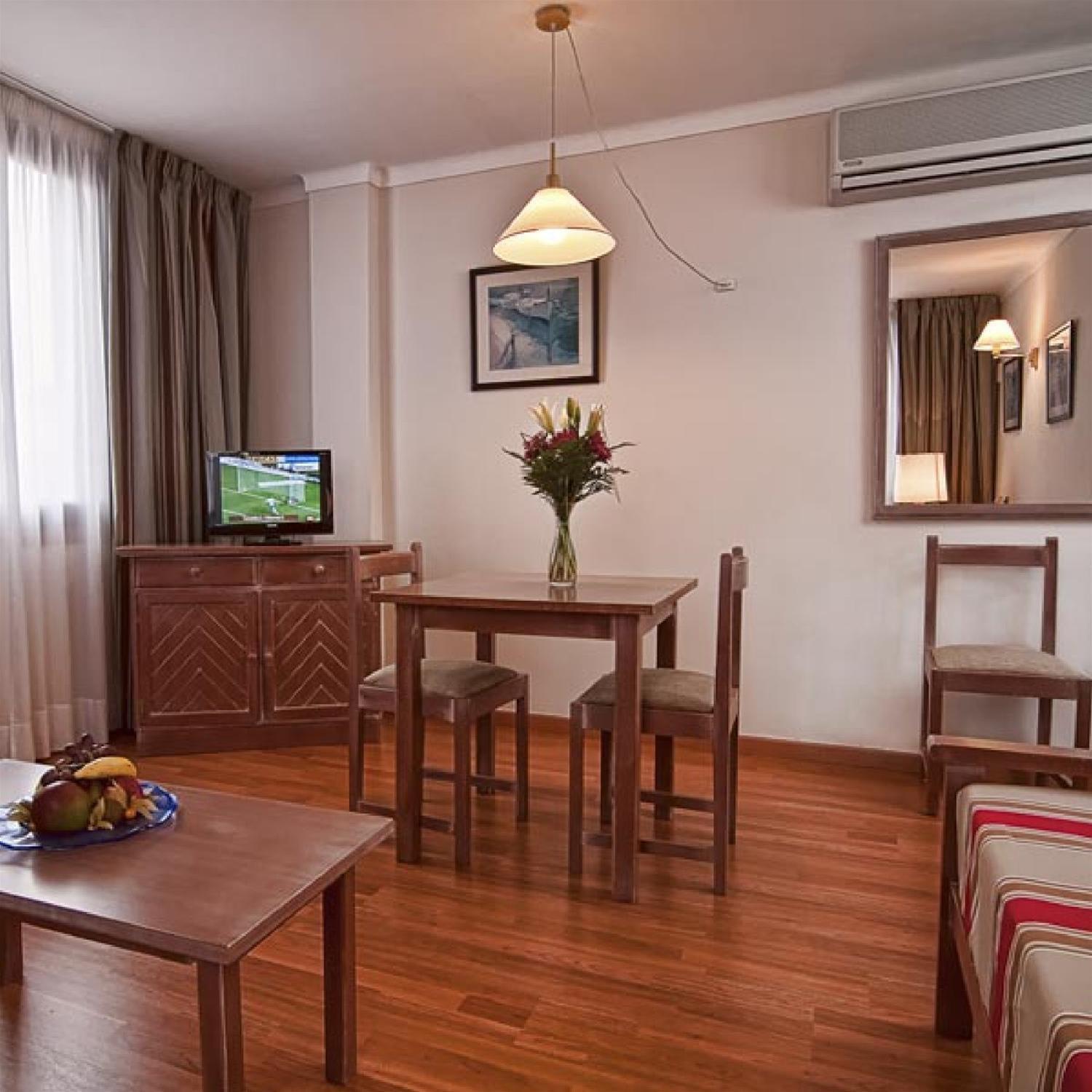 Apartamentos Carlos V Alcudia  Bagian luar foto